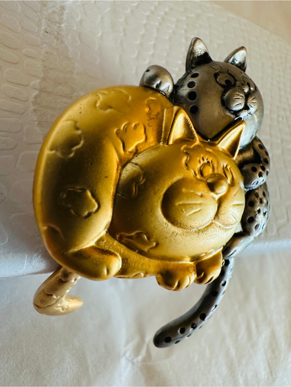VTG Danecraft Cats Dangling Tails Brooch Pin Signed Pewter Gold Tone Love - Picture 2 of 8